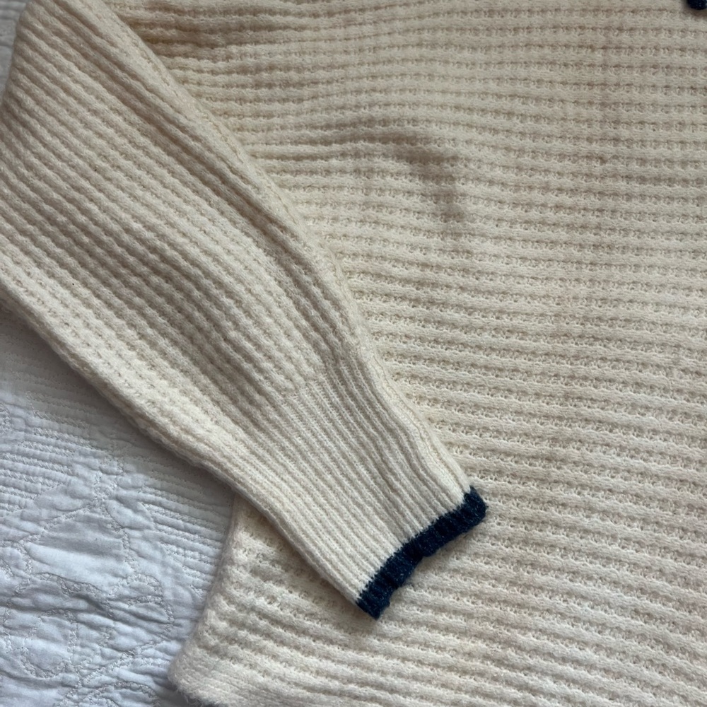SO Cream V-Neck Sweater with Navy Trim Size Large - Picture 4 of 4